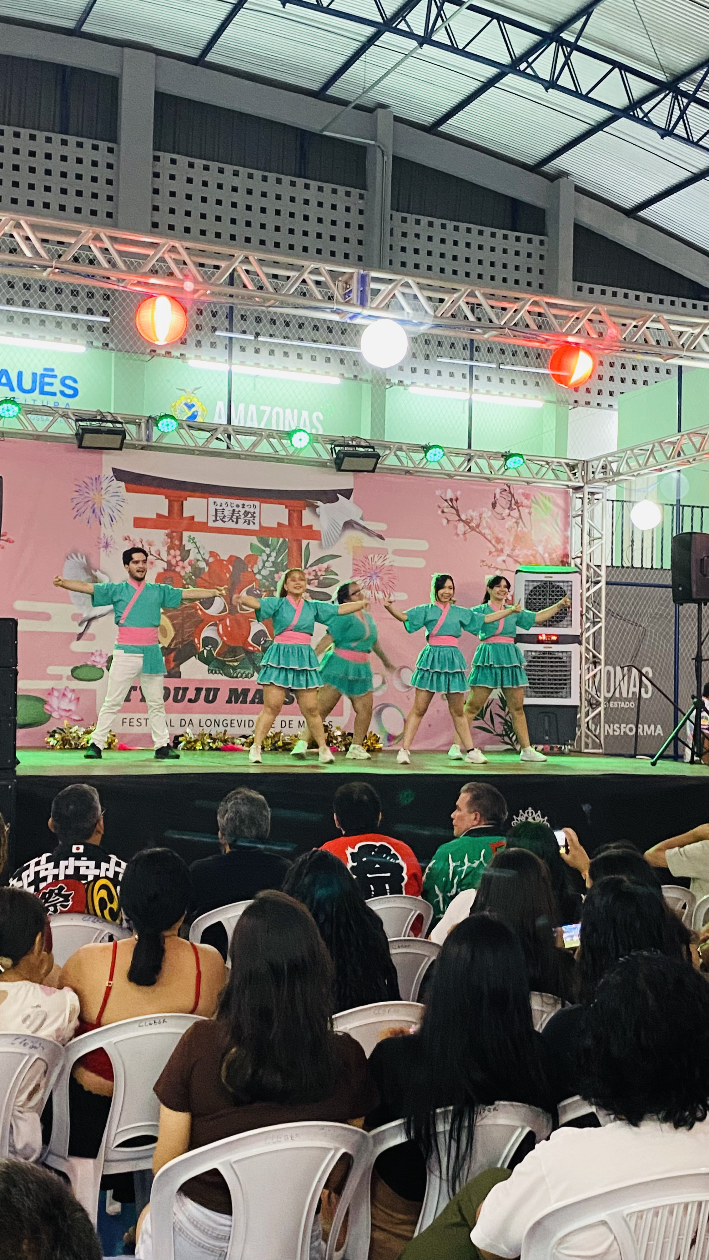 Apresentação do grupo J-pop @nippacats